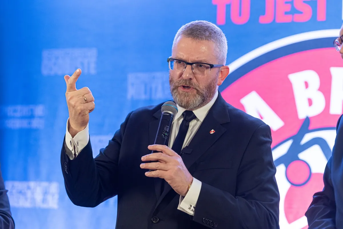 Komisja prawna PE za pozbawieniem Brauna immunitetu