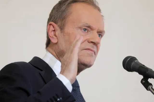 Tusk: Nazistowski prawnik byłby dumny z Orbana. Węgierscy europosłowie oburzeni