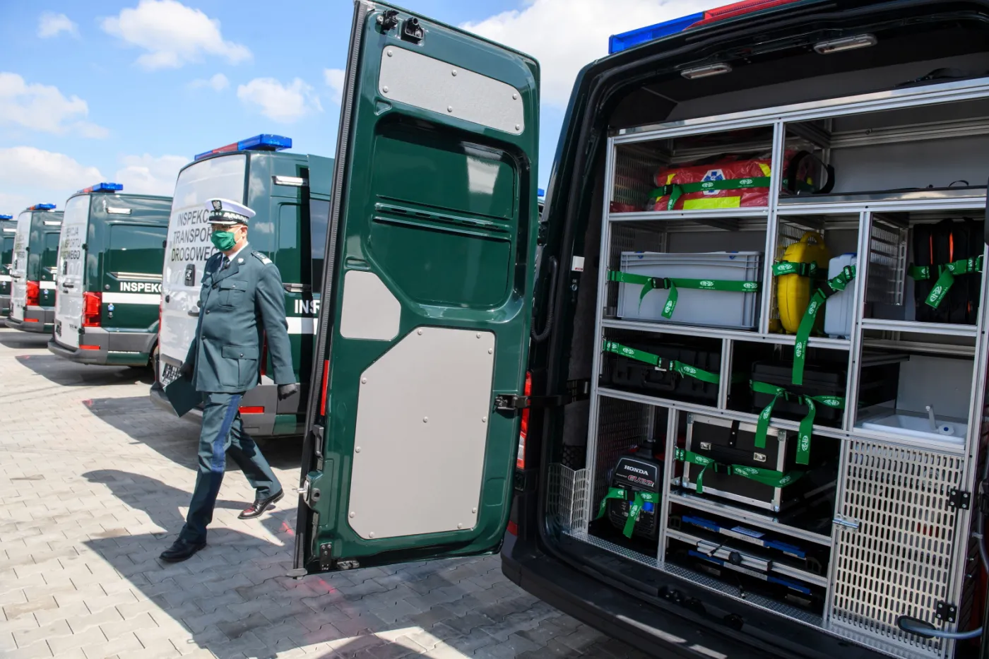 inspekcja-transportu-drogowego-otrzymala-nowe-radiowozy-27915994.jpg