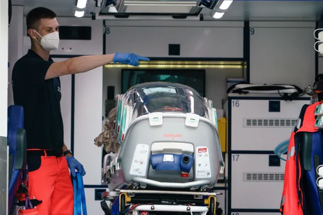 Stan Nawalnego jest bardzo poważny. "Gdyby nie było lądowania w Omsku, umarłby"