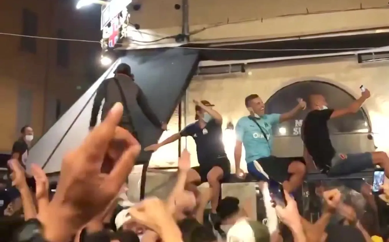 Nie wszyscy we Francji byli smutni. Tak fani z Marsylii świętowali porażkę PSG [WIDEO]