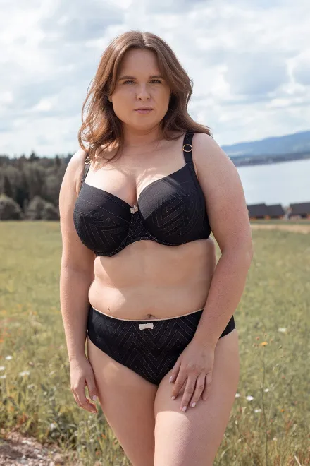 kampania-kolekcji-bielizny-samanta-jesienzima-20202021-28207833.jpg