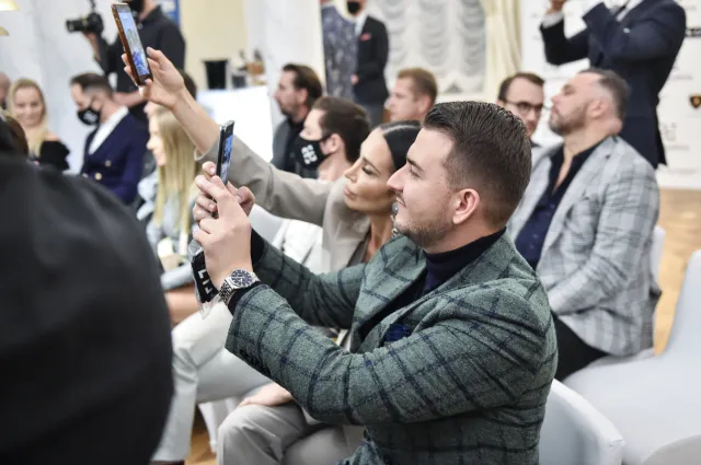 Bartłomiej Misiewicz bryluje na salonach. Zdradził, co z jego ślubem