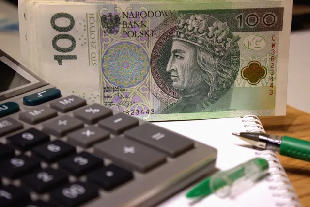 Bon z opóźnionym zapłonem. Hotelarze równie zdezorientowani co turyści