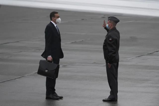 Premier w Porto. "Zaprezentuję polski model społeczny"