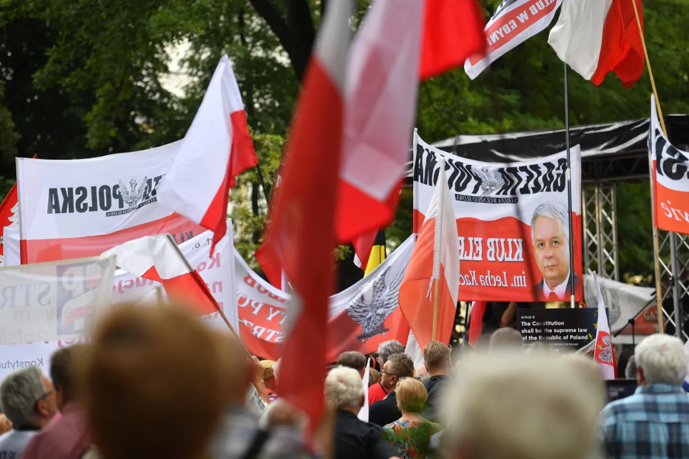 Uczestnicy manifestacji przed Trybunałem Konstytucyjnym