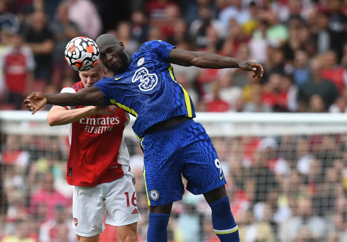 Chelsea lepsza od Arsenalu w derbach Londynu. Premierowy gol Lukaku