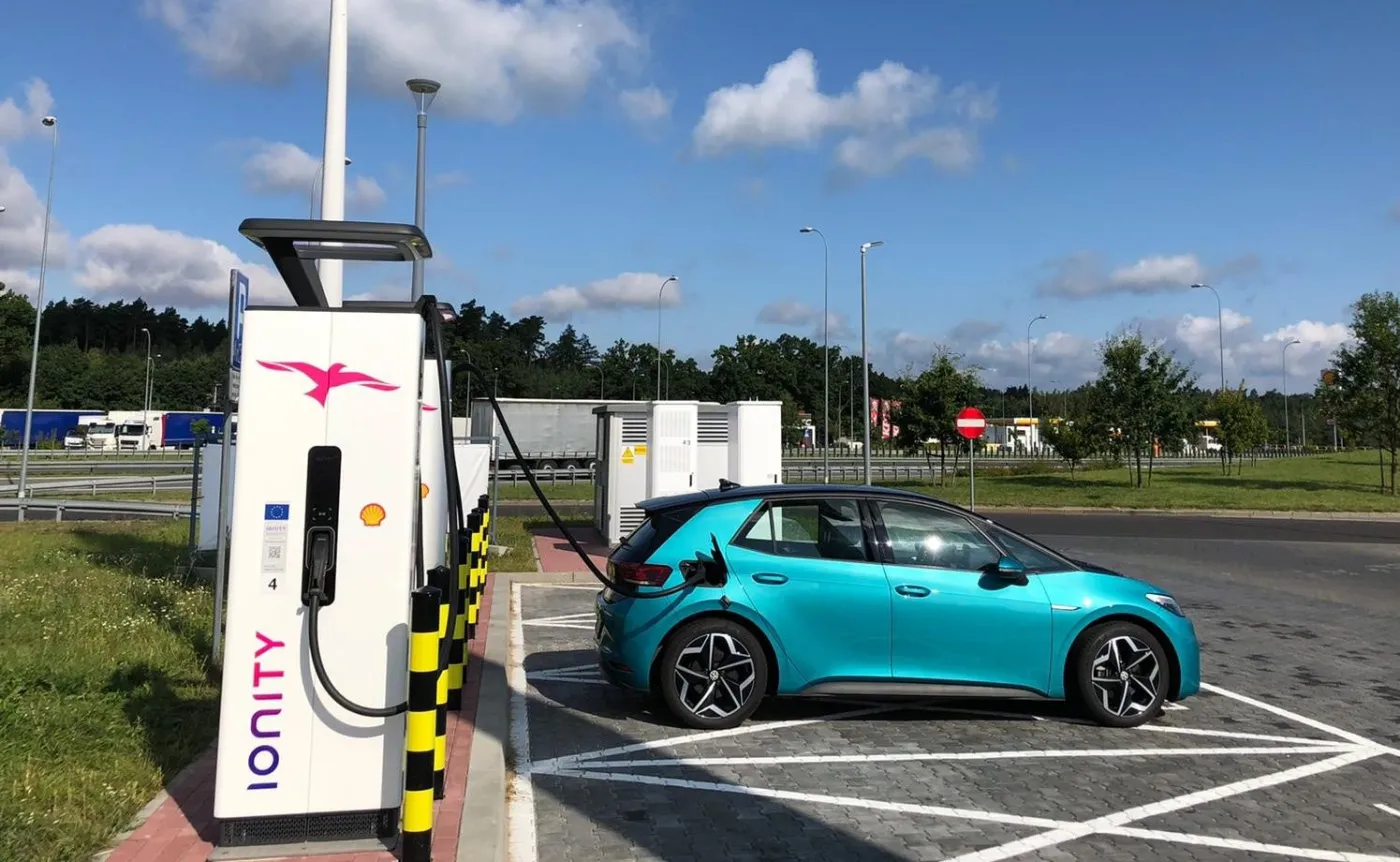 ionity-juz-dziala-na-stacji-shell-przy-autostradzie-a1-37266464.jpg