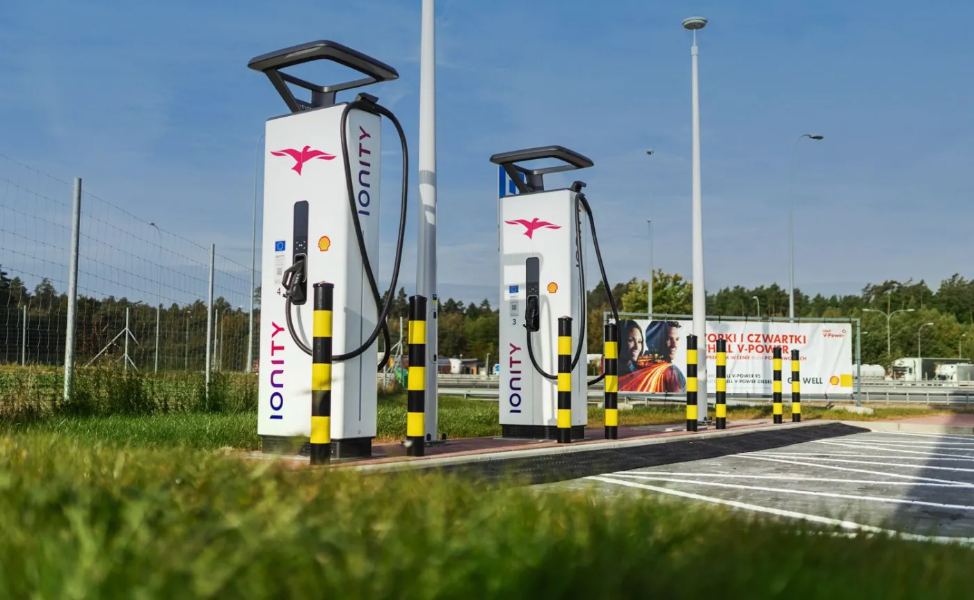 ionity-juz-dziala-na-stacji-shell-przy-autostradzie-a1-37266459.jpg