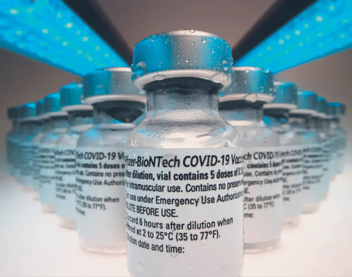 Agencja namawiała influencerów do szerzenia dezinformacji o szczepionce Pfizer