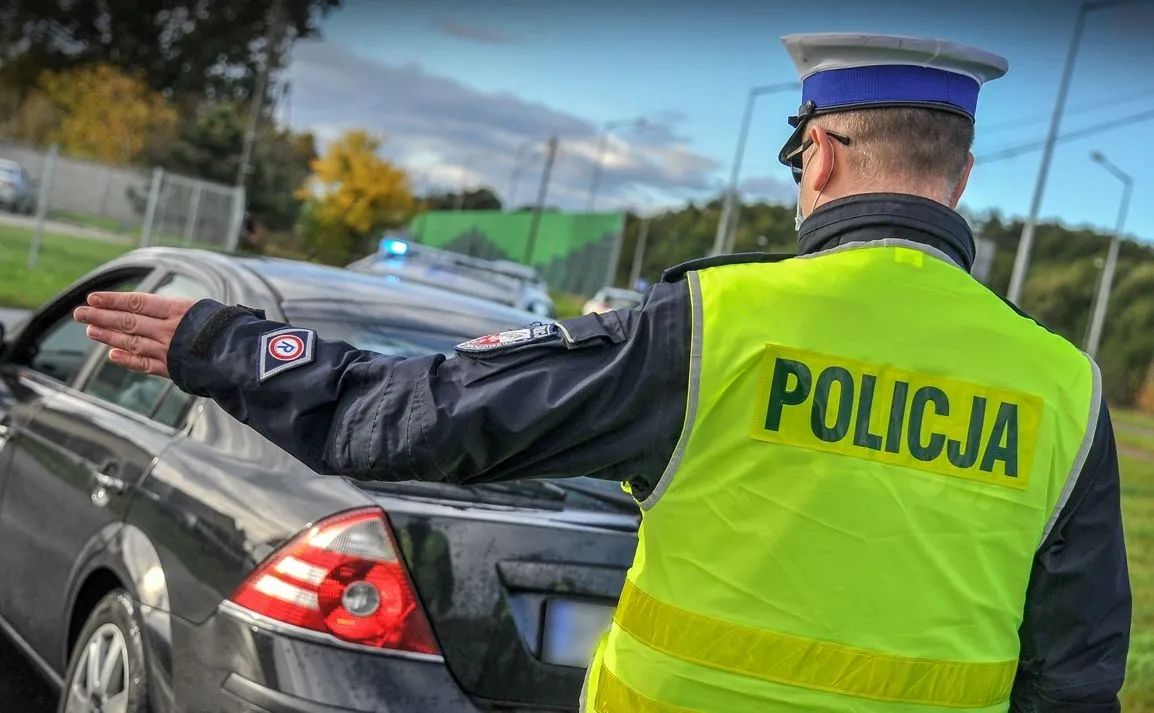 swiatla-do-kontroli-akcja-policji-na-polskich-drogach-37309360.jpg