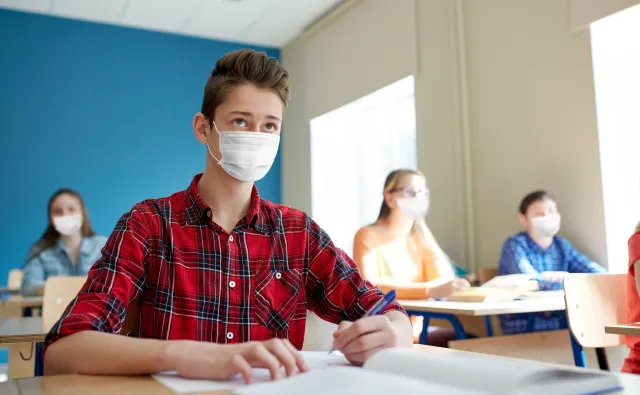 Uczniowie nie wrócą do szkół po feriach? "Nie byłbym optymistą"