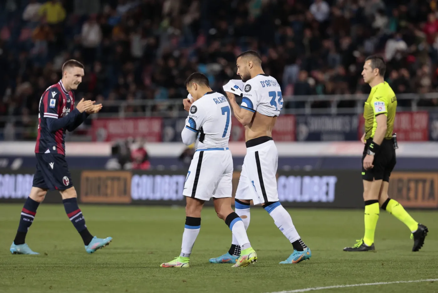 Sensacyjna porażka Interu. Błąd bramkarza przesądzi o tytule? [WIDEO]