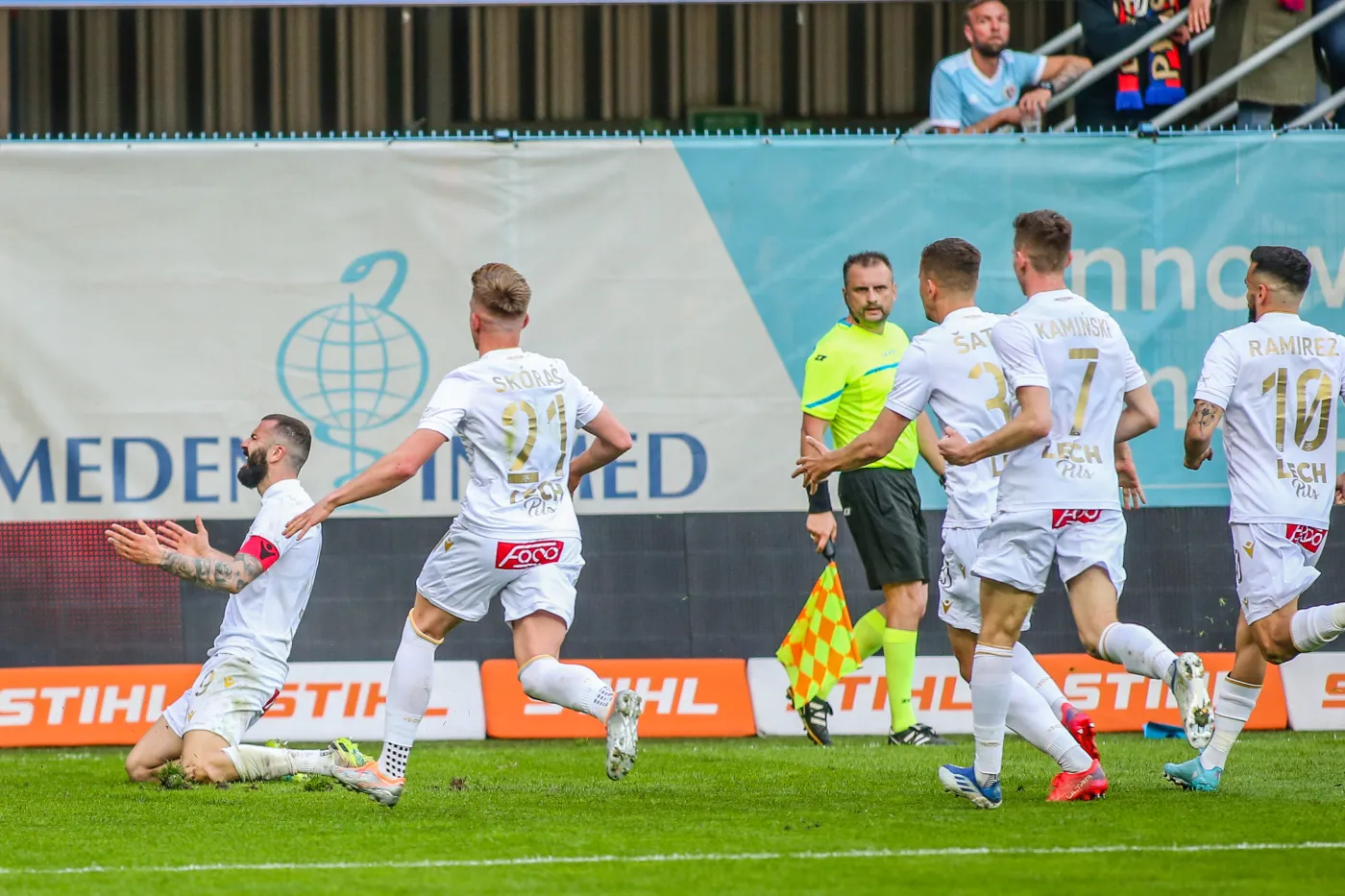 Ishak uszczęśliwił Poznań. Lech nowym liderem Ekstraklasy! [WIDEO]