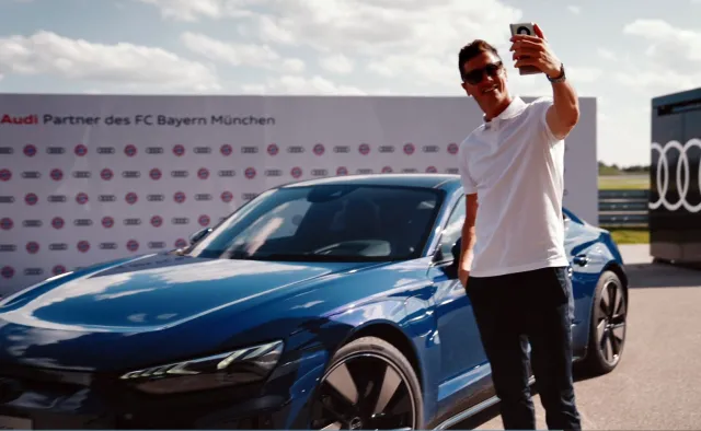 Robert Lewandowski ma nowy samochód. To elektryczna rakieta