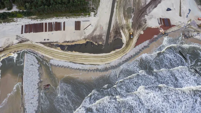 Pierwsze statki przepłyną przez Mierzeję już w tym roku? Rewelacje Gróbarczyka