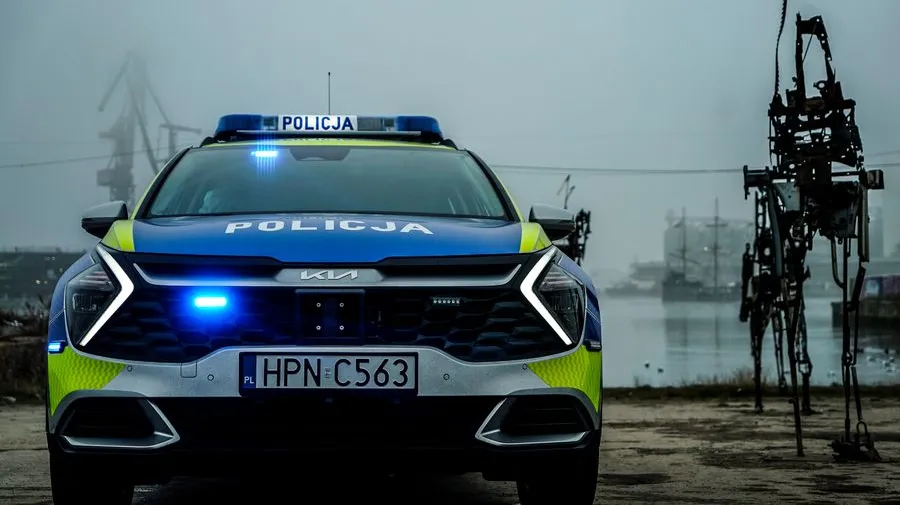 kia-sportage-jako-radiowoz-policji-w-nowym-oznakowaniu-37630823.jpg