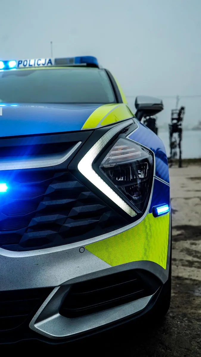 kia-sportage-jako-radiowoz-policji-w-nowym-oznakowaniu-37630828.jpg