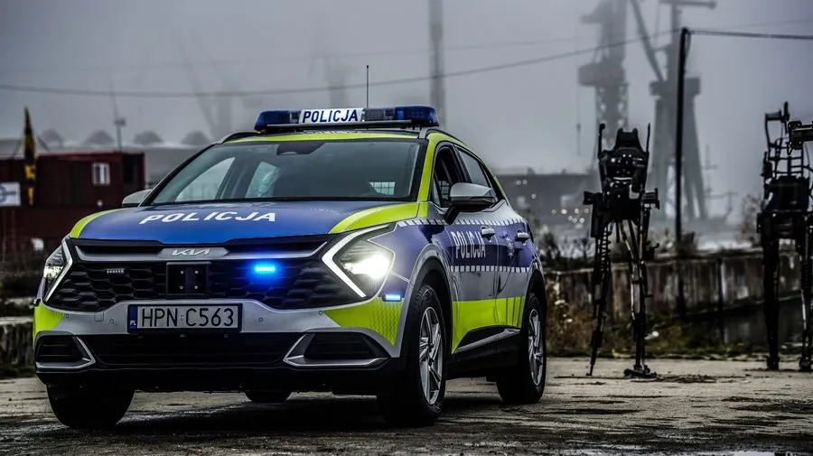 kia-sportage-jako-radiowoz-policji-w-nowym-oznakowaniu-37630836.jpg