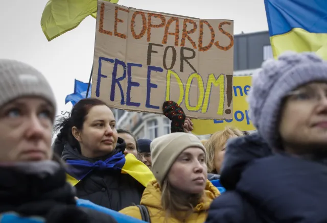 "Ukraina liczy na to, że otrzyma 100 czołgów Leopard 2 z 12 krajów"