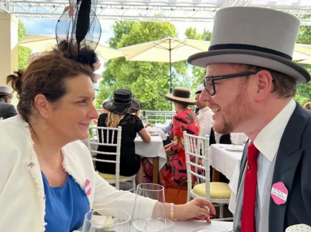 Tak się bawią wyższe sfery. Były mąż Dominiki Kulczyk z małżonką i dziećmi na wyścigach konnych w Ascot [FOTO]