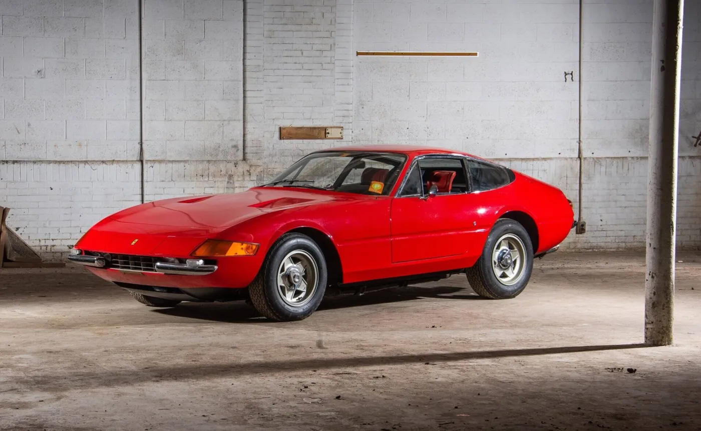 1971-ferrari-365-gtb4-daytona-berlinetta-by-scaglietti-37857344.jpeg