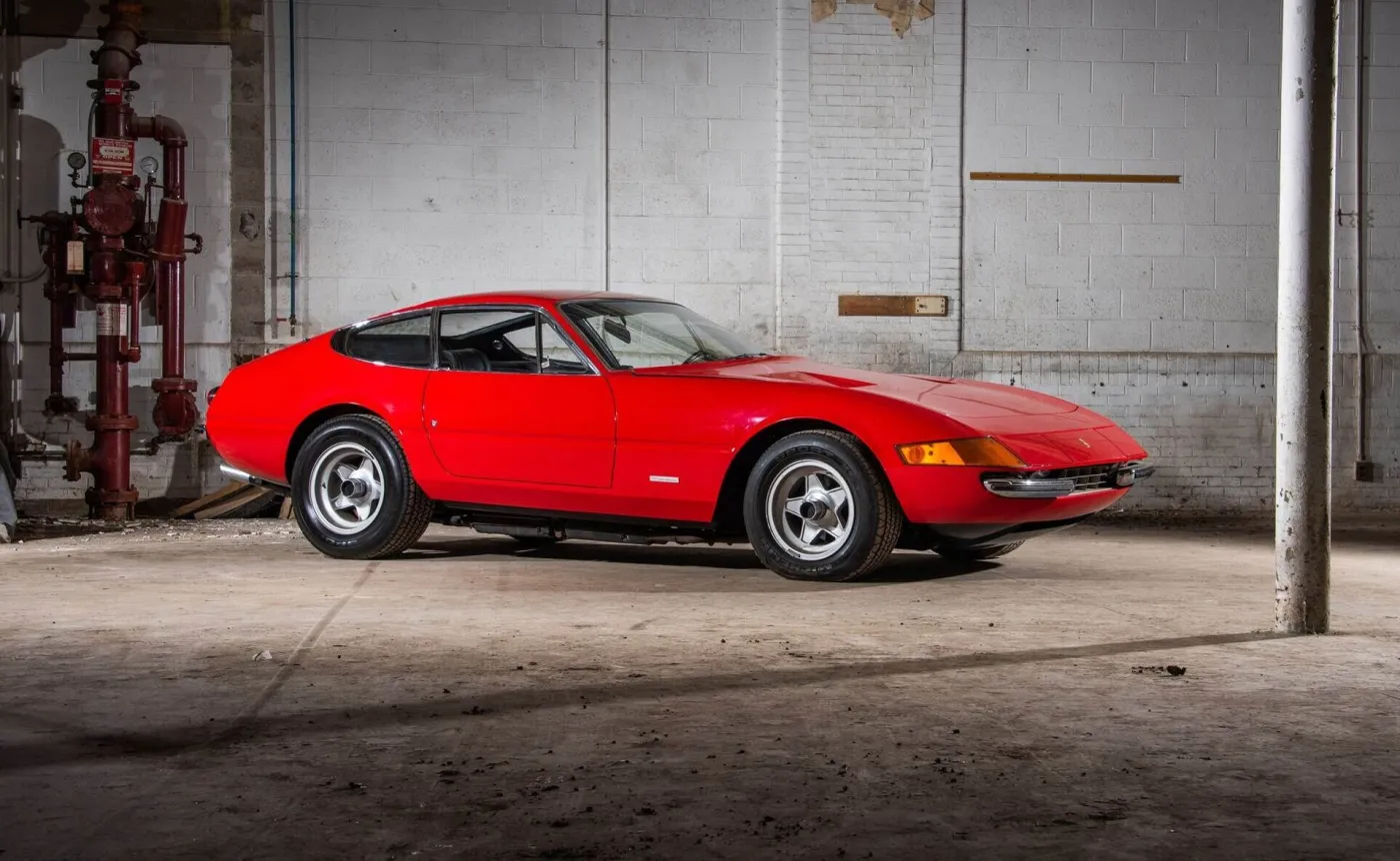 1972-ferrari-365-gtb4-daytona-berlinetta-by-scaglietti-37857436.jpeg