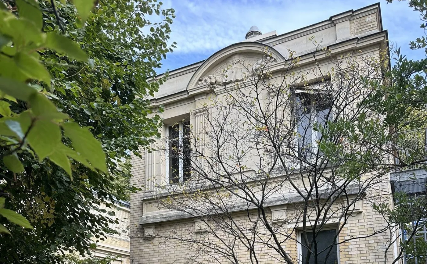 Zabytkowe laboratorium Skłodowskiej-Curie w Paryżu pójdzie pod młotek? "Trwa wyścig z czasem"