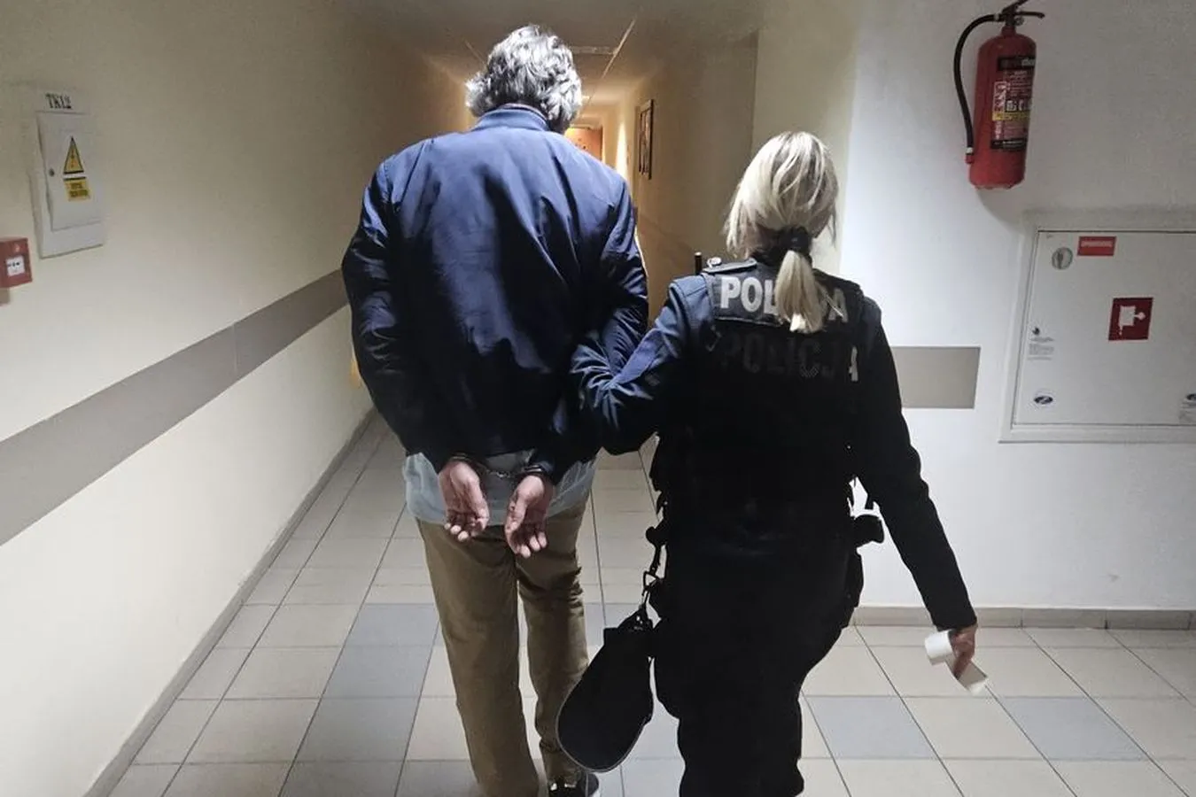 Po pijaku zdemolowali reklamę. Okazało się, że to drogie dzieło sztuki