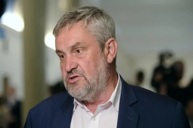 Kolejny poseł PiS uderza w Kaczyńskiego. "Musi oddać władzę"