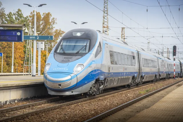 Wypadek pod Poznaniem. Nie żyje rowerzysta potrącony przez pociąg