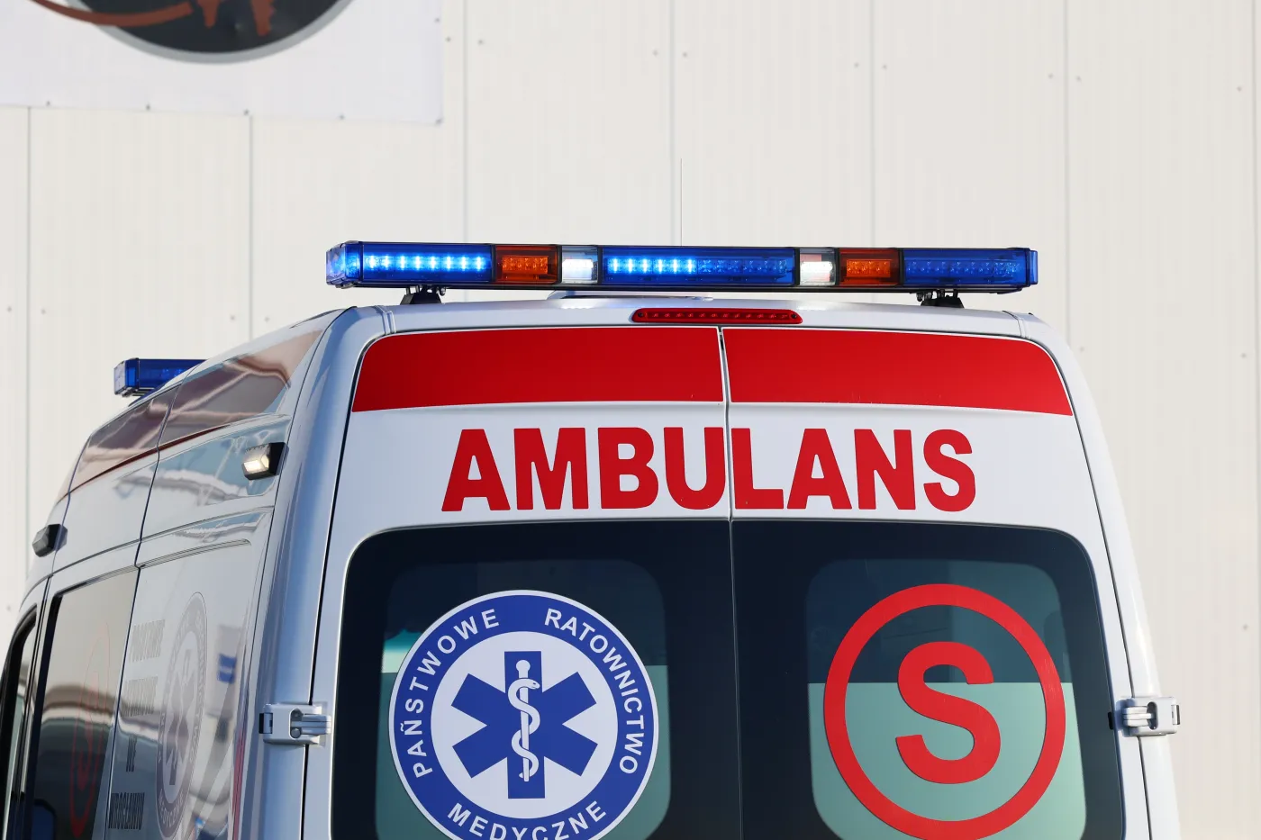 Nie żyje dwuletnia dziewczynka. Wcześniej wypadła z okna