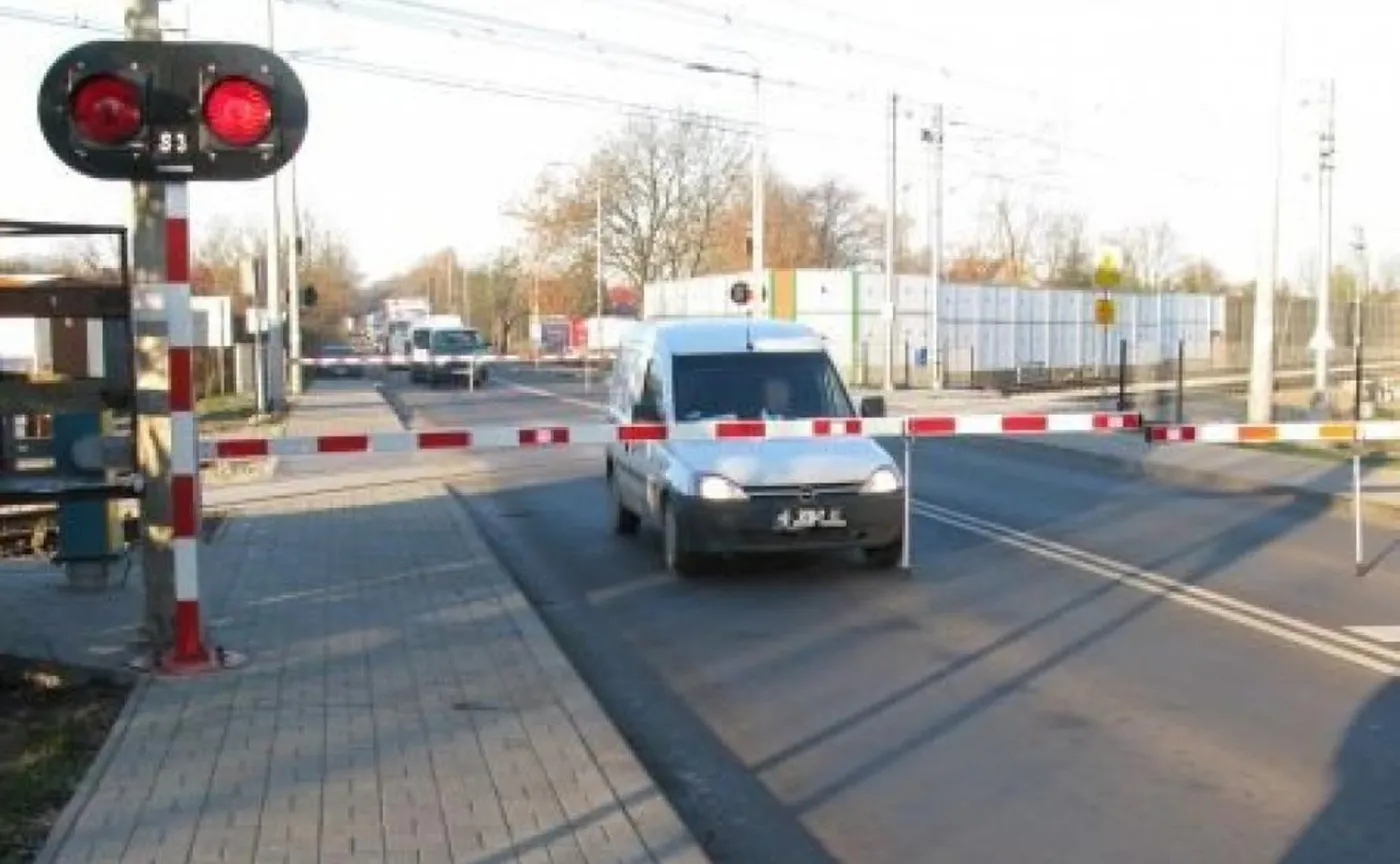 nowe-fotoradary-pojawia-sie-na-przejazdach-kolejowych-37612225.jpg