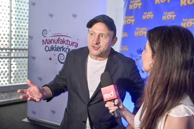 Tak Borys Szyc czyta bajki swojemu synowi. "Nie umiem..." [WIDEO]