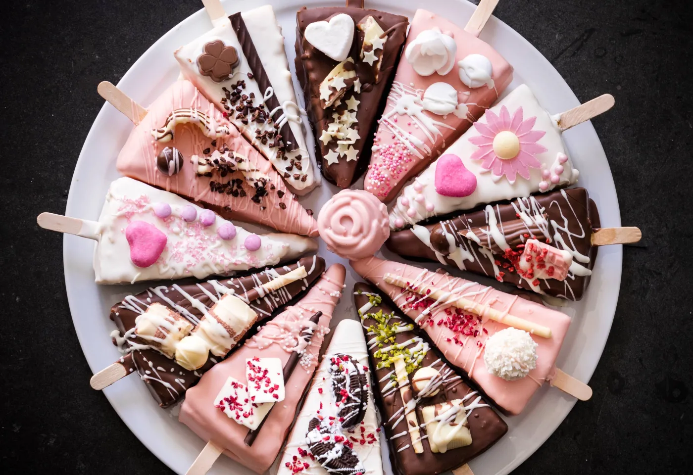 Sernik na patyku. Ten hit zrobisz dosłownie w kilka minut