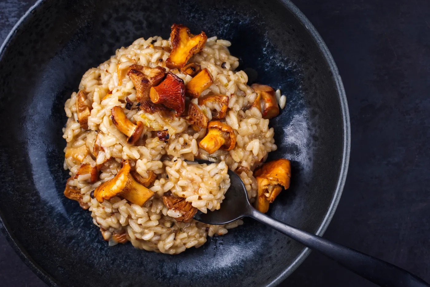 Risotto z kurkami grzybami przepis Traditional,Italian,Risotto,Con,Finferli,With,Fresh,Chanterelles,And,Rice