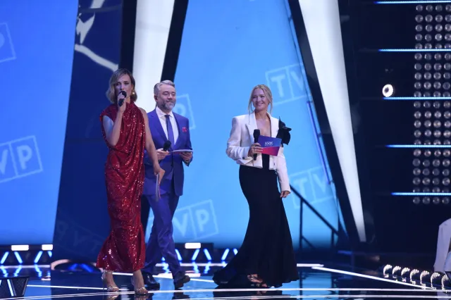 Gwiazdy na jesiennej ramówce TVP. Kasia Cichopek cała na biało, błyszcząca Beata Tadla