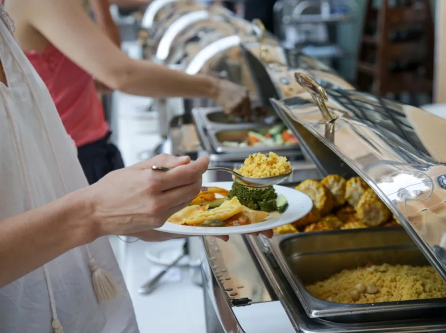 Koniec jednorazowego plastiku. Co zniknie z punktów gastronomicznych