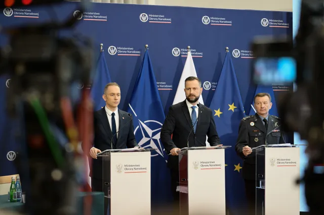 Tajemnicze spotkania Macierewicza, zmienione ekspertyzy... MON przedstawia wstrząsający raport o podkomisji smoleńskiej