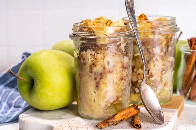 Szarlotka z kruszonką ze słoika. Deser na każdą imprezę od Ewy Wachowicz