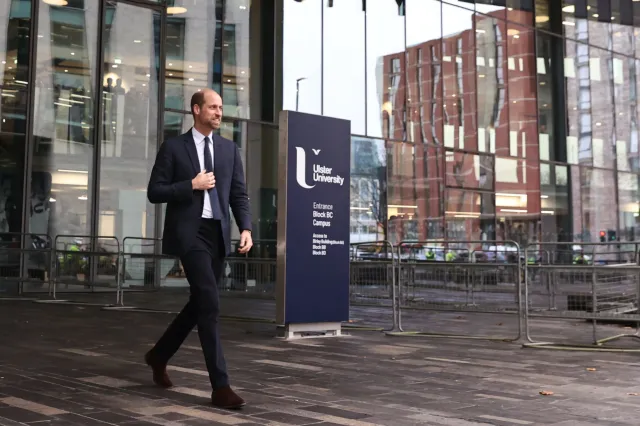 Przykry incydent z udziałem księcia Williama. Tak zareagował na niego tłum