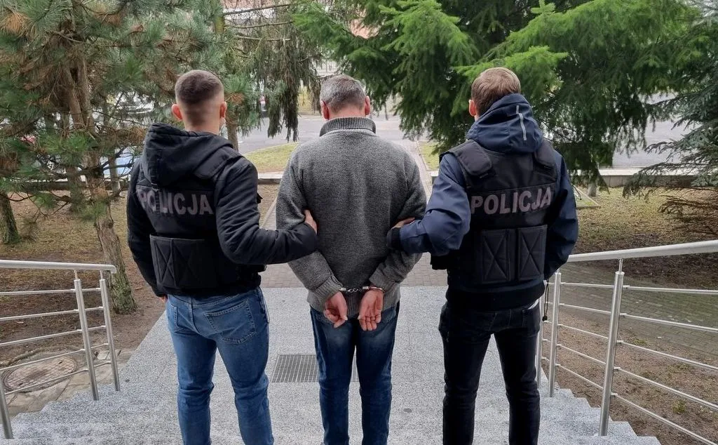 Makabryczne odkrycie w Bydgoszczy. Półtora miesiąca mieszkał ze zwłokami kolegi, zapraszał gości