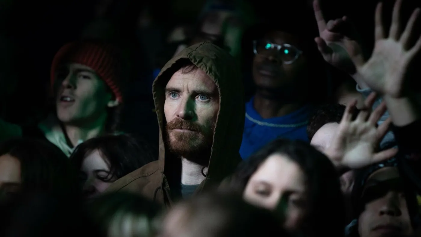 Michael Fassbender w filmie "Kneecap. "Hip-hopowa rewolucja"