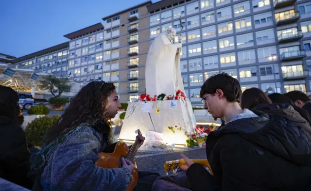 Złe wieści z Watykanu. "Stan papieża nagle sie pogorszył"