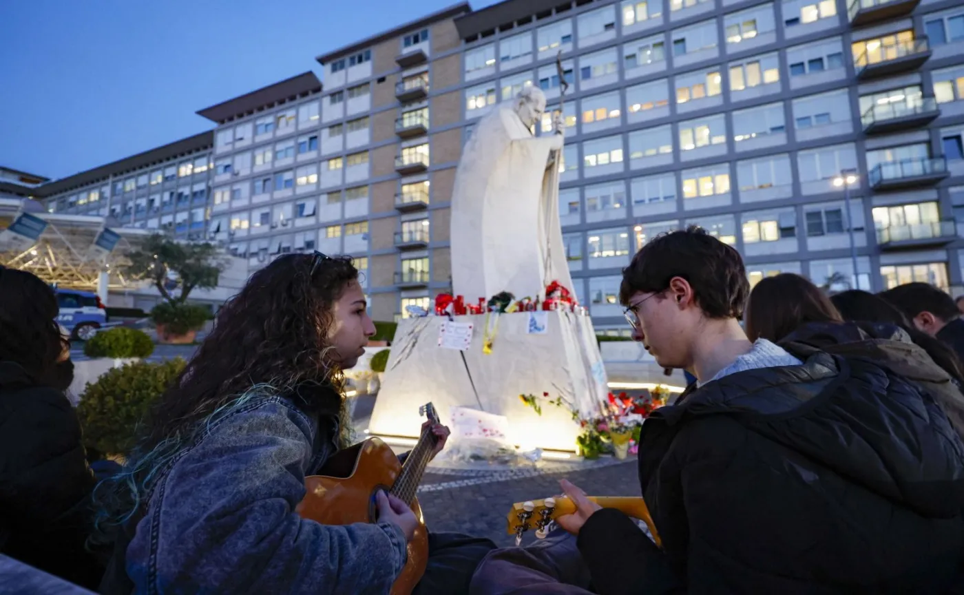 Złe wieści z Watykanu. "Stan papieża nagle sie pogorszył"