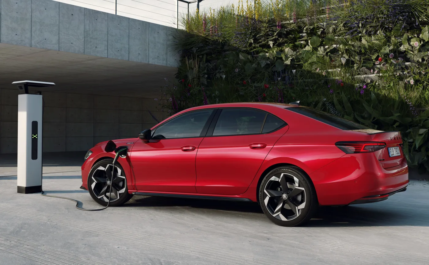 nowa-skoda-superb-liftback-z-napedem-hybrydowym-plugin-38426389.jpg