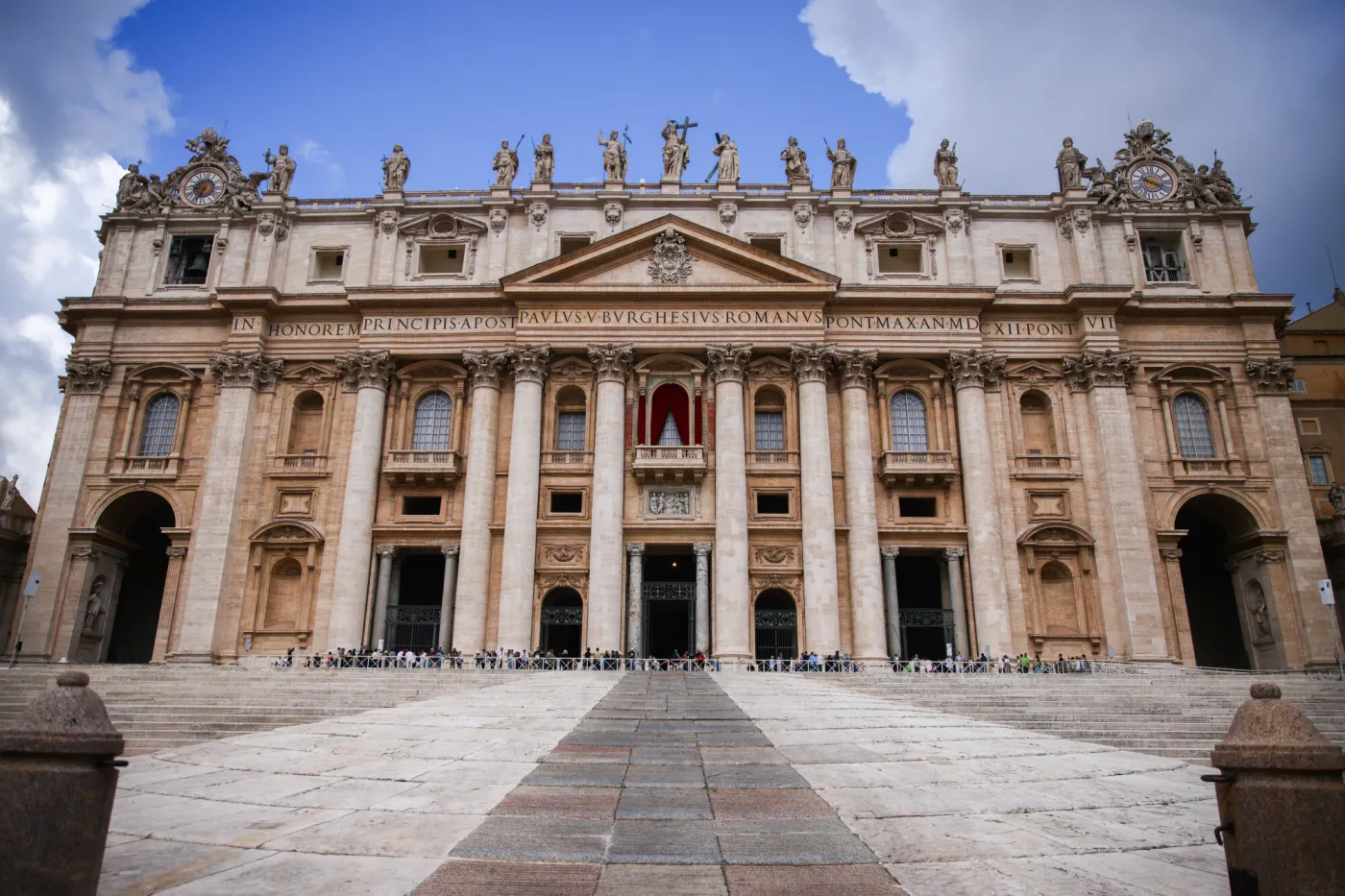 Biały dym nad Kaplicą Sykstyńską! Watykan wybrał nowego papieża