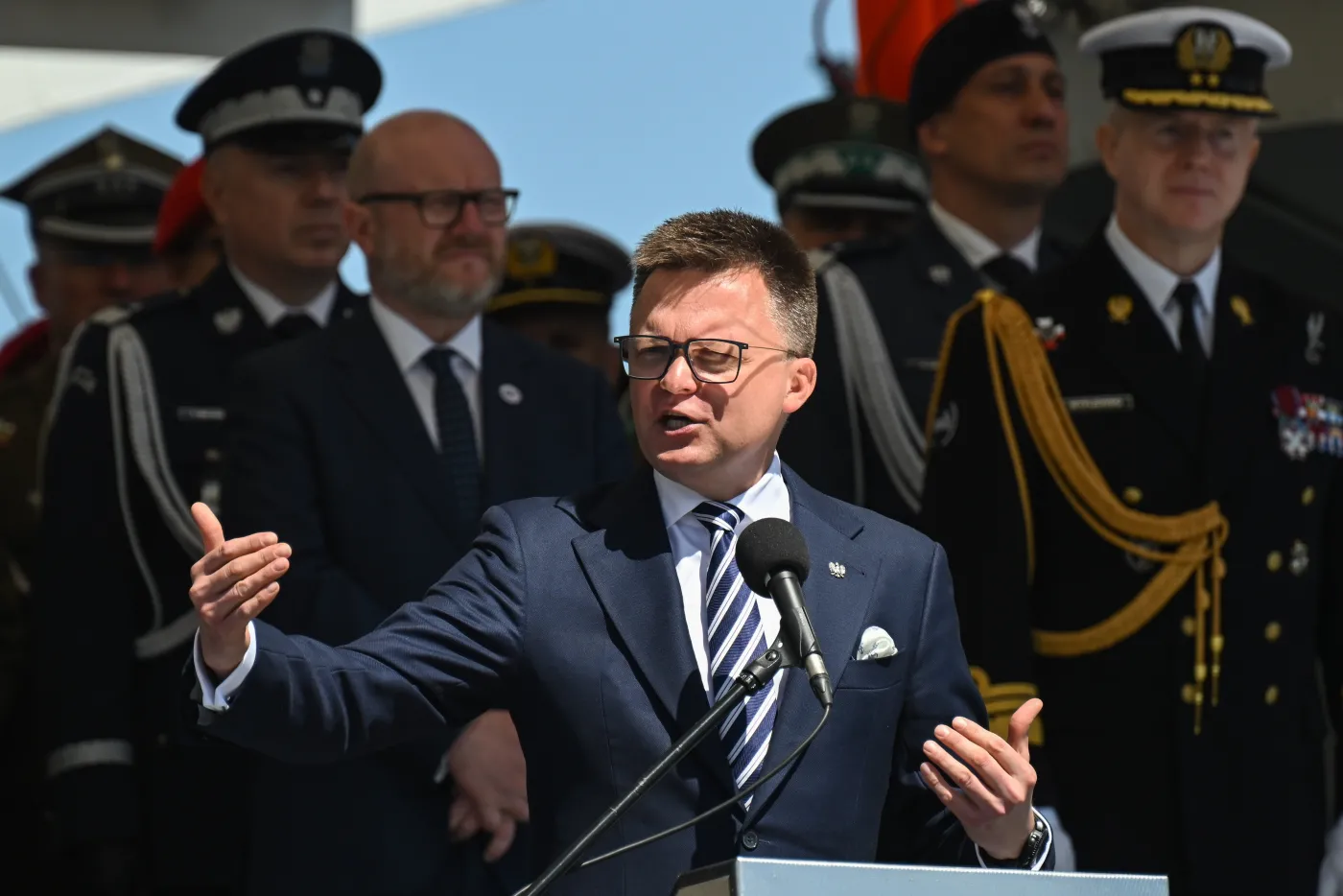 "Prezydent z ustawkami"? Hołownia ostrzega przed Nawrockim