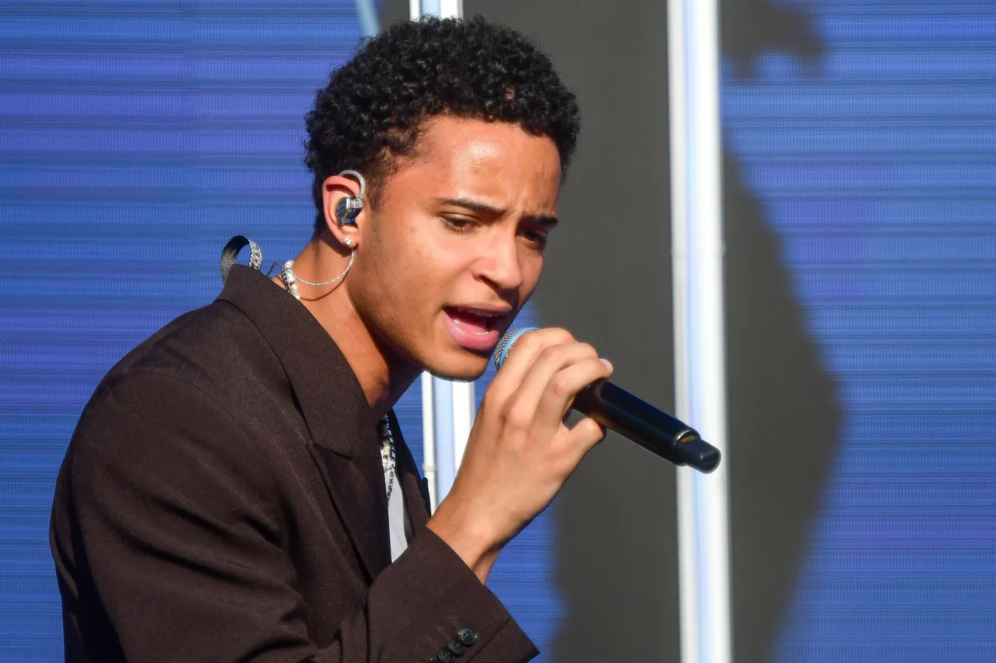 John Godson był posłem, wrócił do Nigerii. Jego syn jest gwiazdą w Opolu