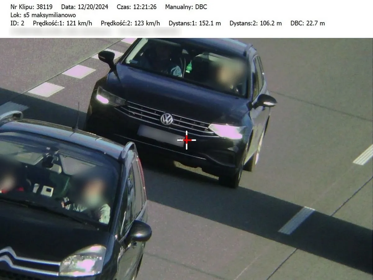 Mandat 500 zł za jazdę na zderzaku. Przed ukaraniem lecą 2 zdjęcia